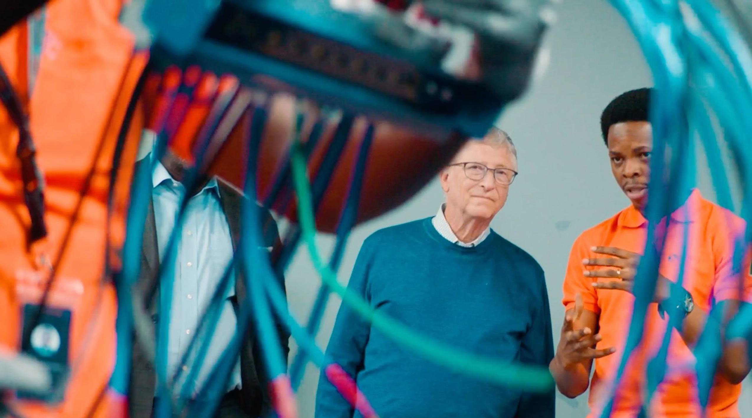 Emmanuel Ademuwagun with Bill Gates at Arnergy cleantech facility in Nigeria